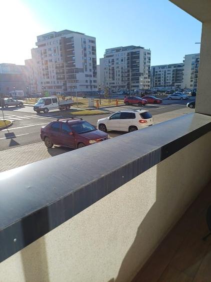 Apartament cu 3 camere decomandat, mobilat în Tractorul