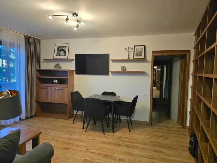 Apartament cu 3 camere semidecomandat, mobilat în Cotroceni
