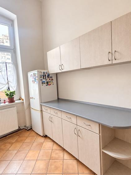 Apartament cu 3 camere semidecomandat în Central