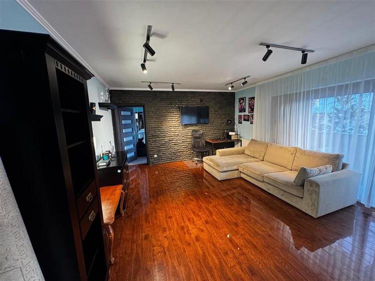 Apartament cu 2 camere semidecomandat, mobilat în Bună Ziua