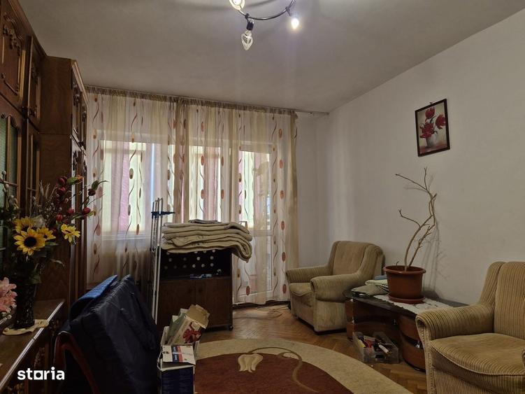 Apartament cu 3 camere decomandat în Alecu Russo