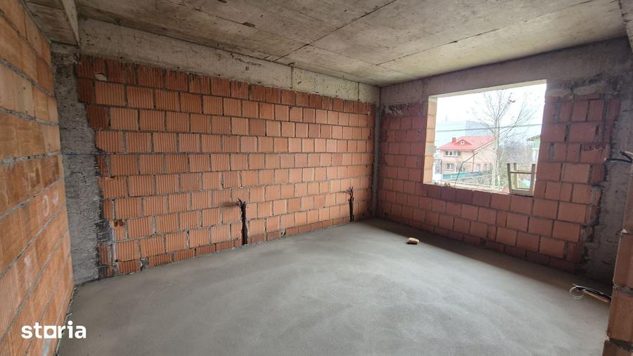 Casă cu 5 camere cu Teren 668 Mp în Mogoșoaia