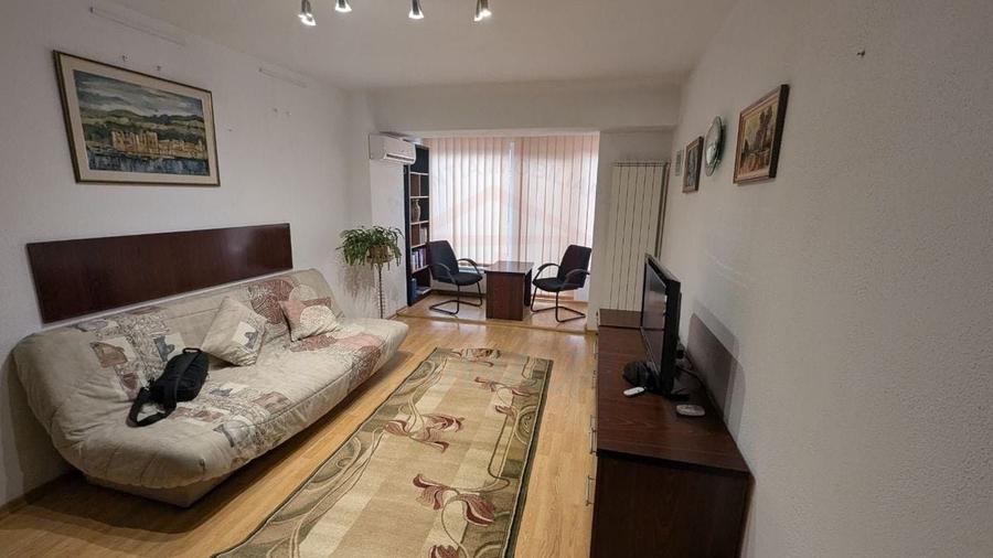 Apartament cu 3 camere decomandat, mobilat în Mazepa 1