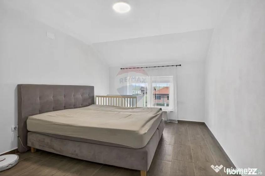 Casă cu 9 camere cu Teren 600 Mp în Fântânele