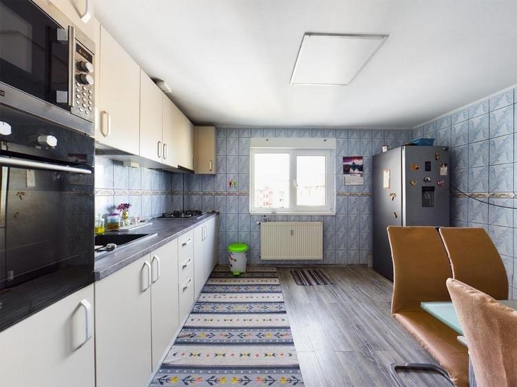 Apartament cu 4 camere decomandat în Panduri