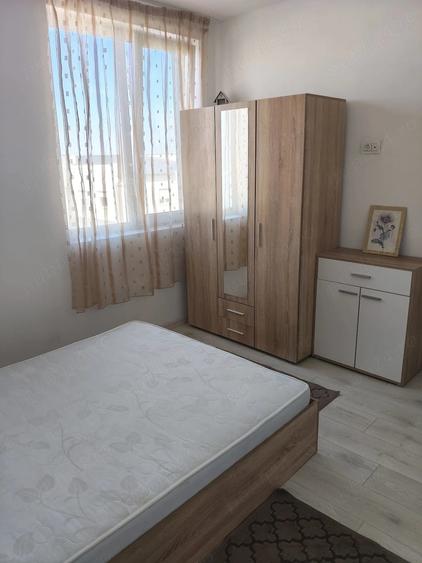 Apartament cu 3 camere decomandat, mobilat în Dumbrăvița