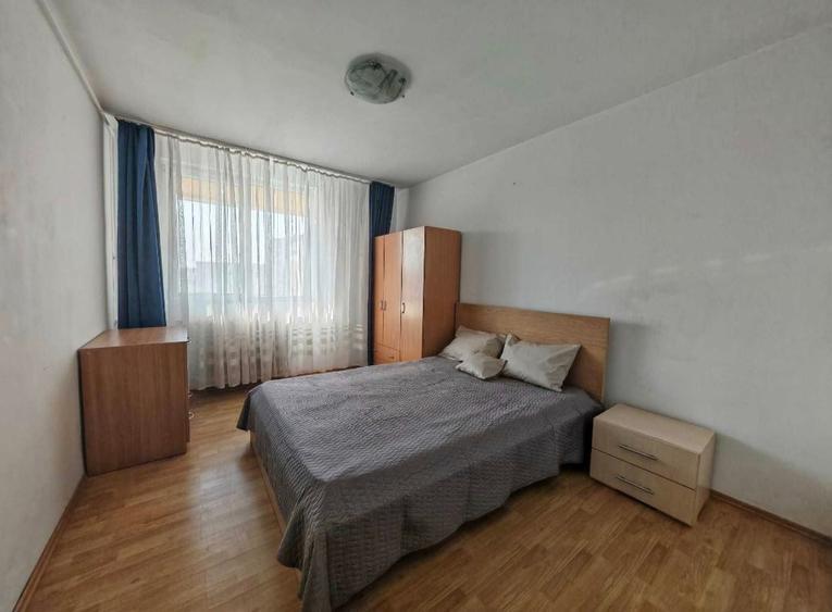 Apartament cu 3 camere semidecomandat în Obor