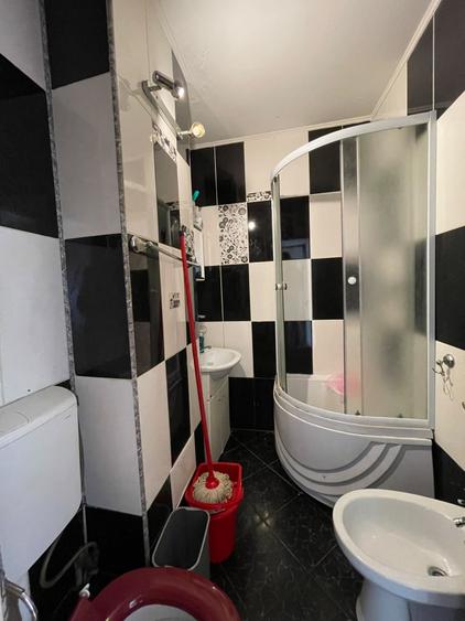 Apartament cu 3 camere semidecomandat în Păcurari