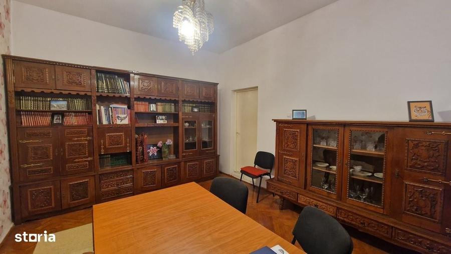 Casă cu 4 camere în Central