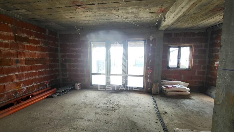 Duplex cu 5 camere cu Canalizare în Becicherecu Mic