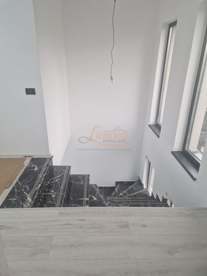 Casă individuală cu 4 camere cu Canalizare în Cristian