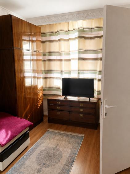 Apartament cu 3 camere semidecomandat în Casa de Cultură