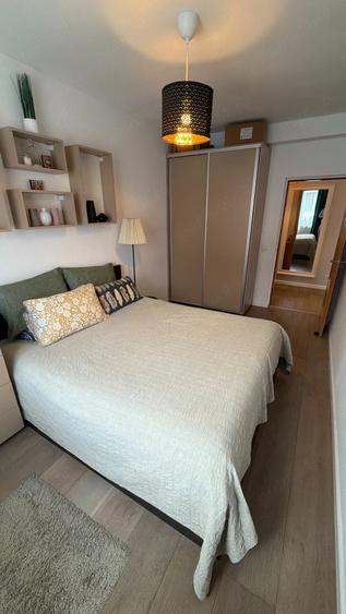 Apartament cu 3 camere decomandat în 1 Decembrie