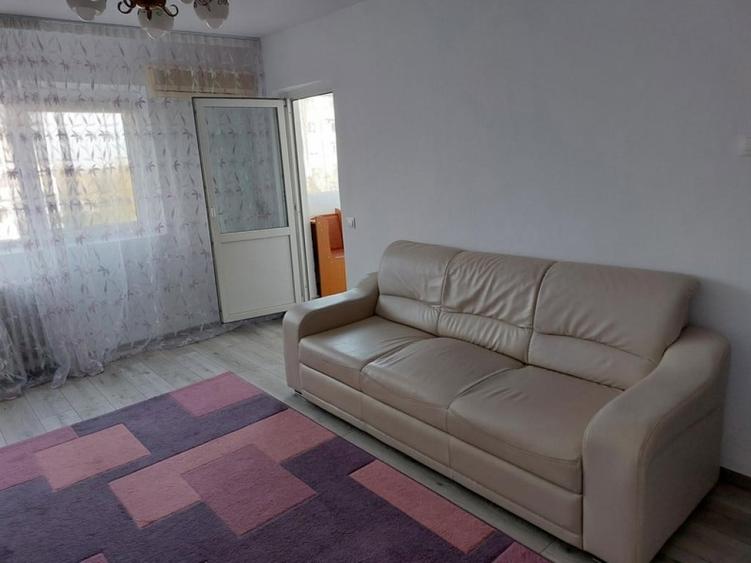 Apartament cu 3 camere decomandat în Berceni