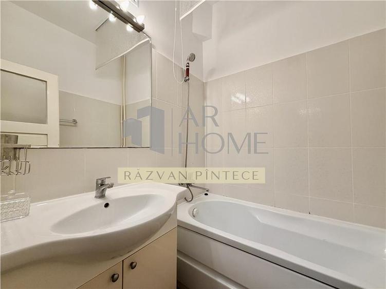 Apartament cu 3 camere decomandat, mobilat în Sud