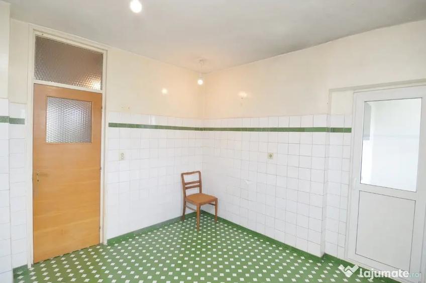 Apartament cu 4 camere decomandat în Titulescu