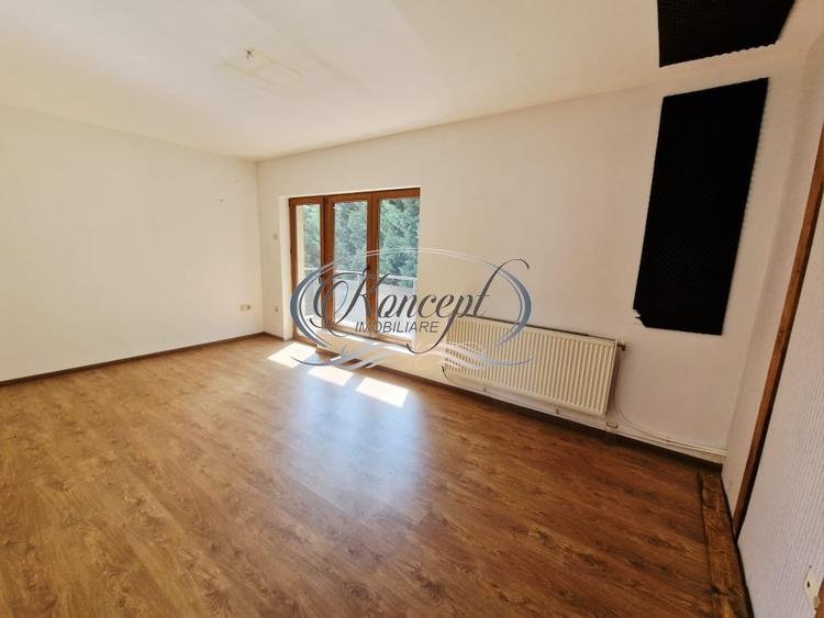 Apartament cu 4 camere decomandat în Andrei Mureșanu