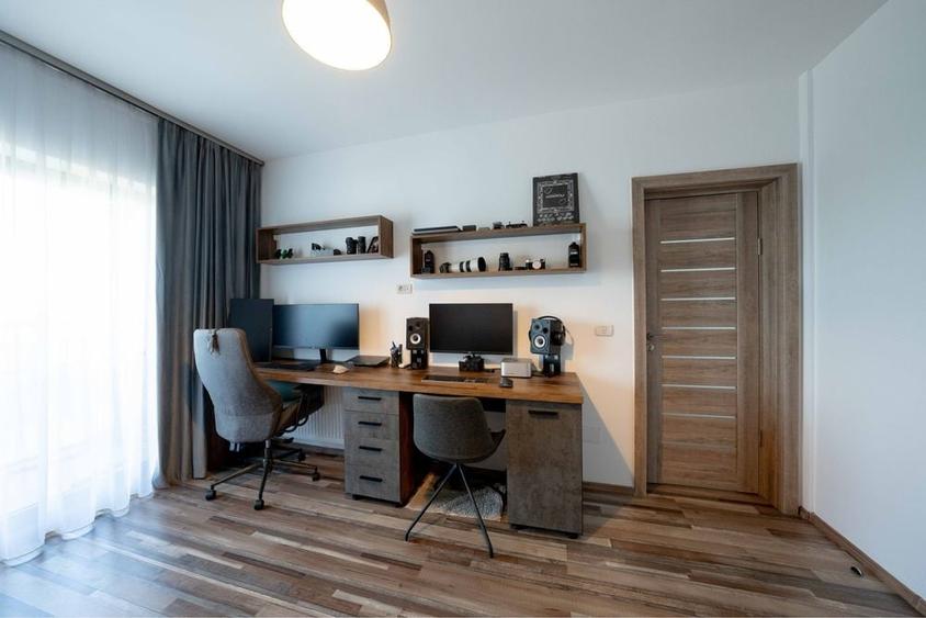 Apartament cu 3 camere semidecomandat în Exterior Vest