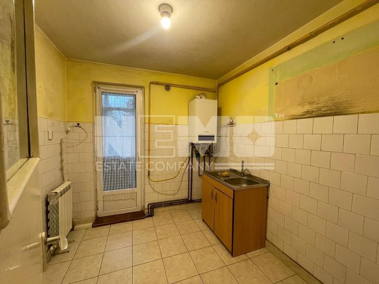 Apartament cu 3 camere semidecomandat în Central