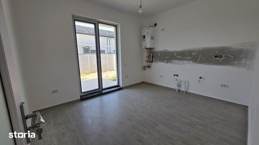 Casă cu 4 camere decomandat cu Teren 225 Mp în Ghencea