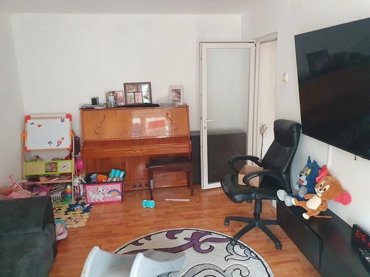 Apartament cu 3 camere decomandat în Dărmănești