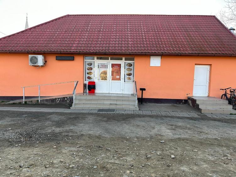 Casă individuală cu 4 camere cu Canalizare în Pădureni (Jebel)