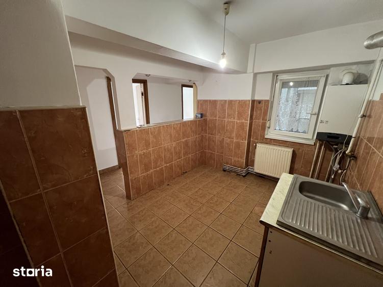 Apartament cu 4 camere în Micro 16