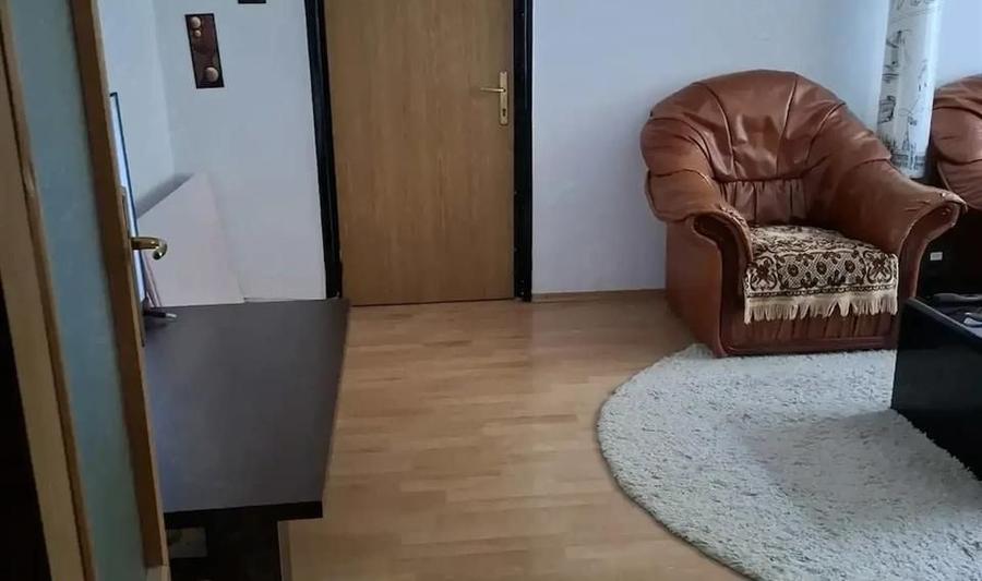 Apartament cu 3 camere semidecomandat, mobilat în Berceni