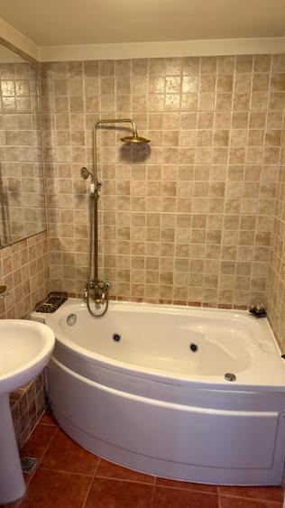 Apartament cu 2 camere decomandat în Polonă