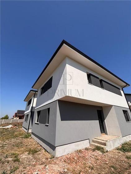 Duplex cu 5 camere cu Canalizare în Moșnița Nouă