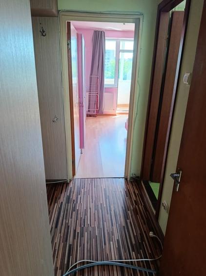 Apartament cu 3 camere semidecomandat în Drumul Taberei