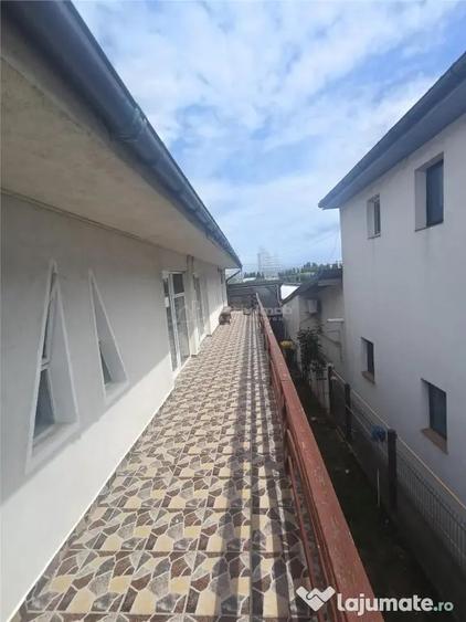 Casă cu 16 camere cu Teren 694 Mp în Central