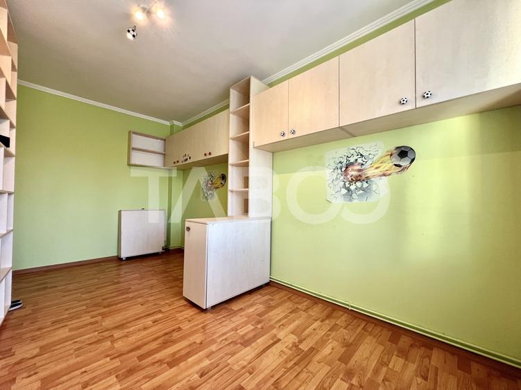 Apartament cu 4 camere semidecomandat, mobilat în Gheorgheni