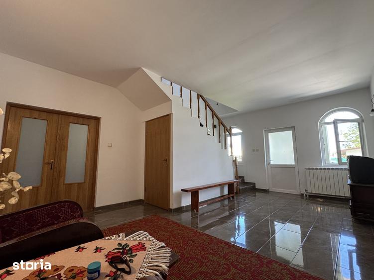 Casă cu 6 camere cu Teren 490 Mp în Agigea