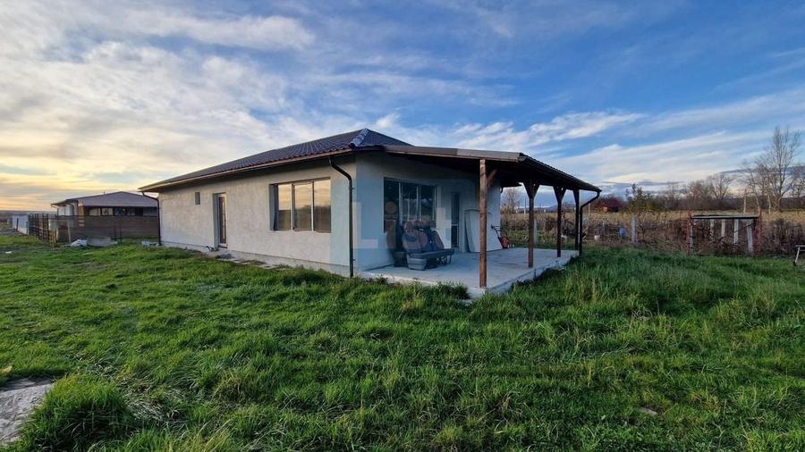 Casă cu 3 camere cu Teren 900 Mp în Cătălina