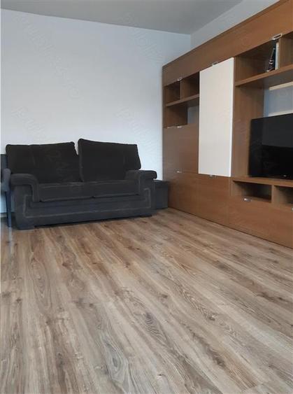 Apartament cu 2 camere decomandat, mobilat în Eroii Revoluției — fotografia 2