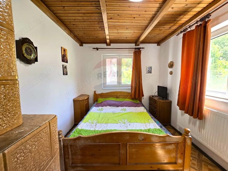 Casă cu 5 camere cu Teren 500 Mp în Moieciu
