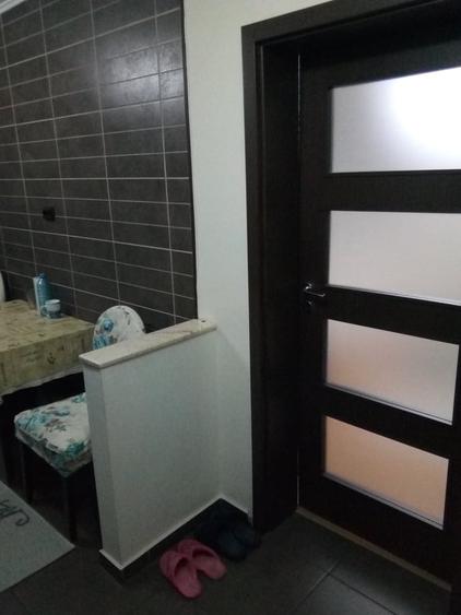 Apartament cu 3 camere semidecomandat în Teiul Doamnei
