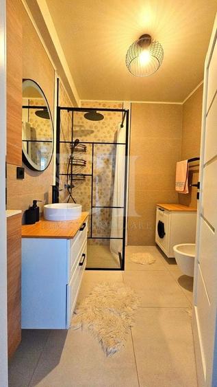 Apartament cu 3 camere decomandat, mobilat în Florești