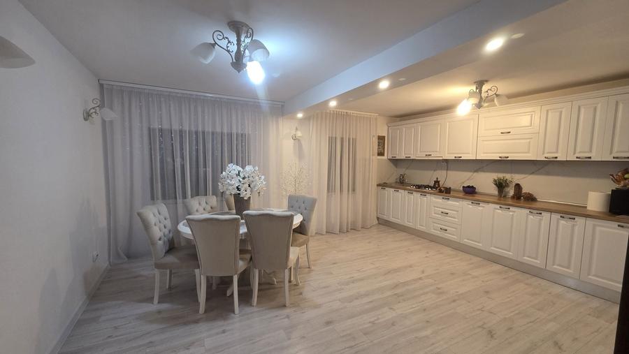 Casă cu 4 camere în Cârlig