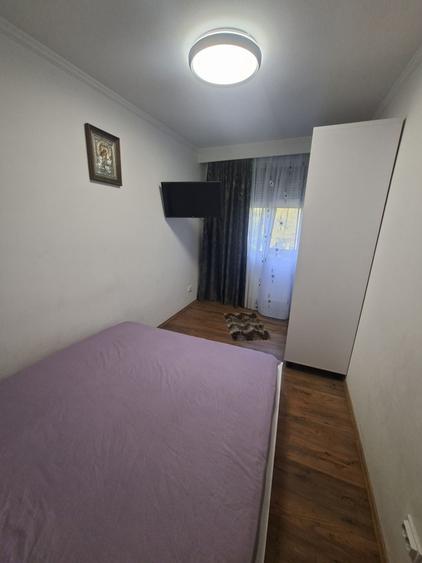 Apartament cu 3 camere semidecomandat în Craiovei
