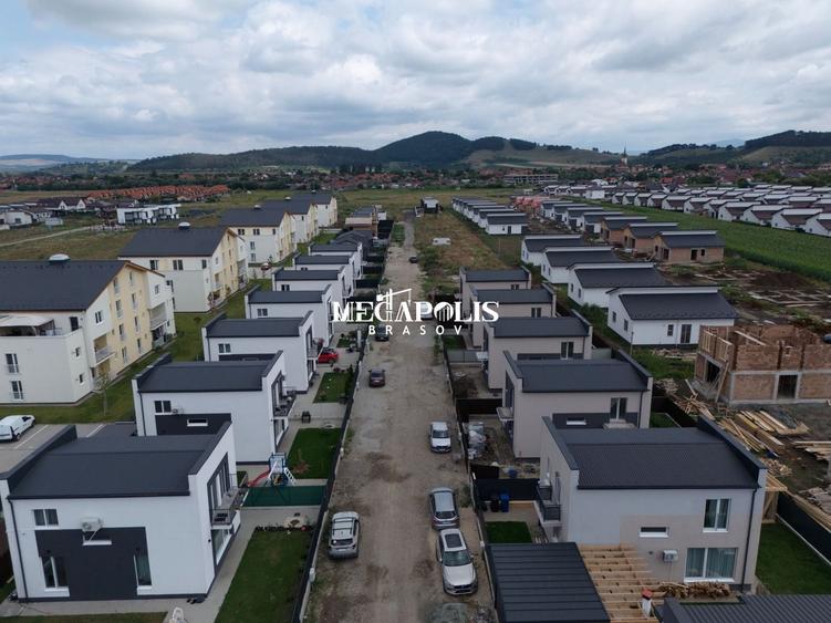 Casă individuală cu 4 camere cu Canalizare în Sânpetru