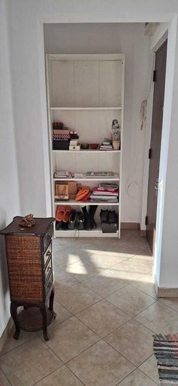 Apartament cu 3 camere semidecomandat, mobilat în Dristor