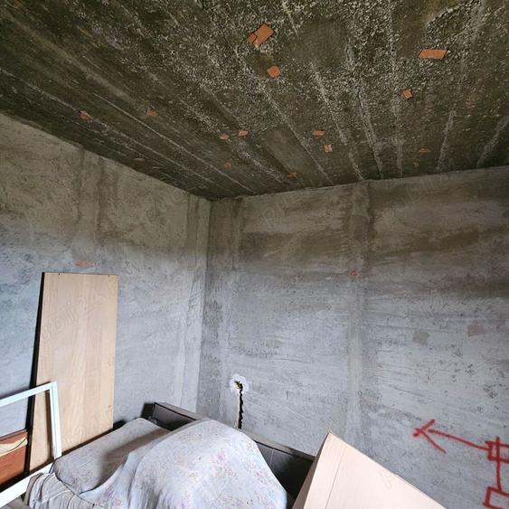 Casă cu 4 camere cu Teren 2000 Mp în Costișa