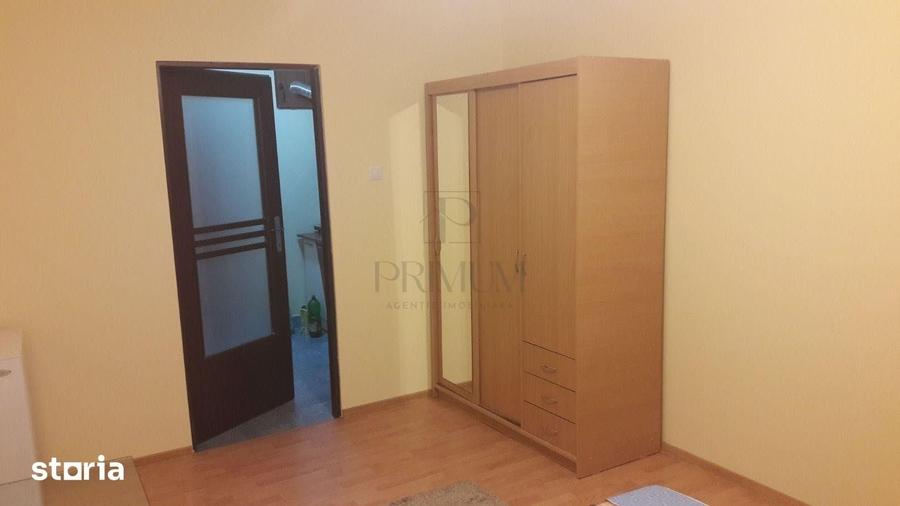 Garsonieră decomandată în Est