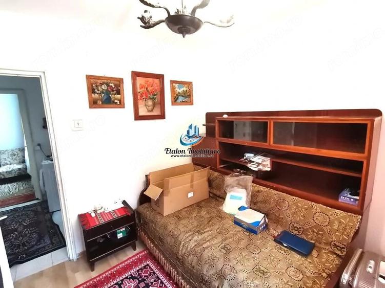 Apartament cu 3 camere semidecomandat în Dărmănești