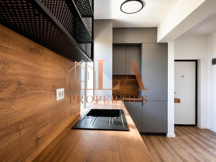 Penthouse cu 3 camere decomandat în Sud-Vest