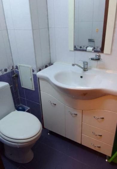 Apartament cu 3 camere decomandat, mobilat în Simeria