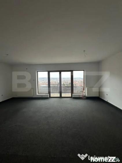 Apartament cu 4 camere decomandat în Semicentral