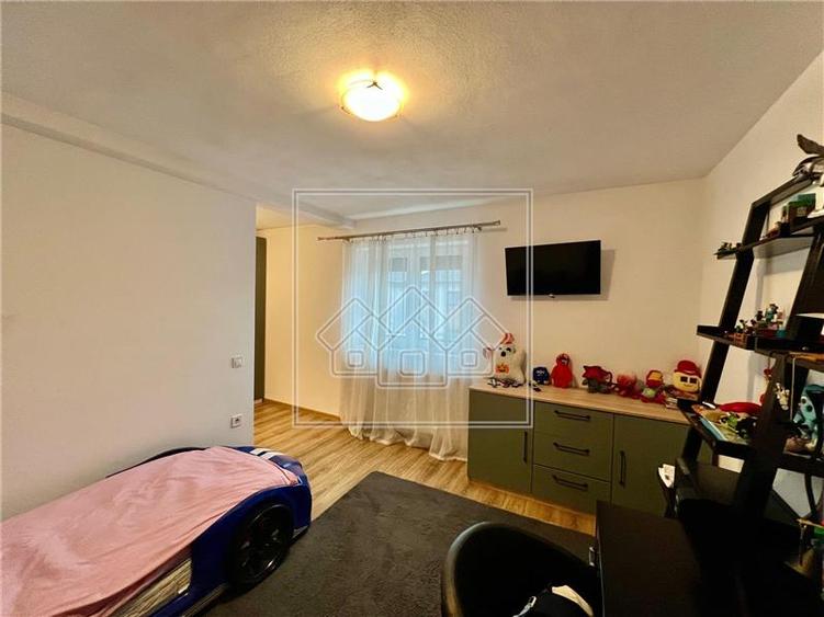 Duplex cu 3 camere cu Canalizare în Șelimbăr